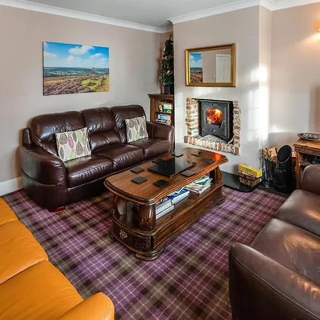 Holly-garth Holiday home *